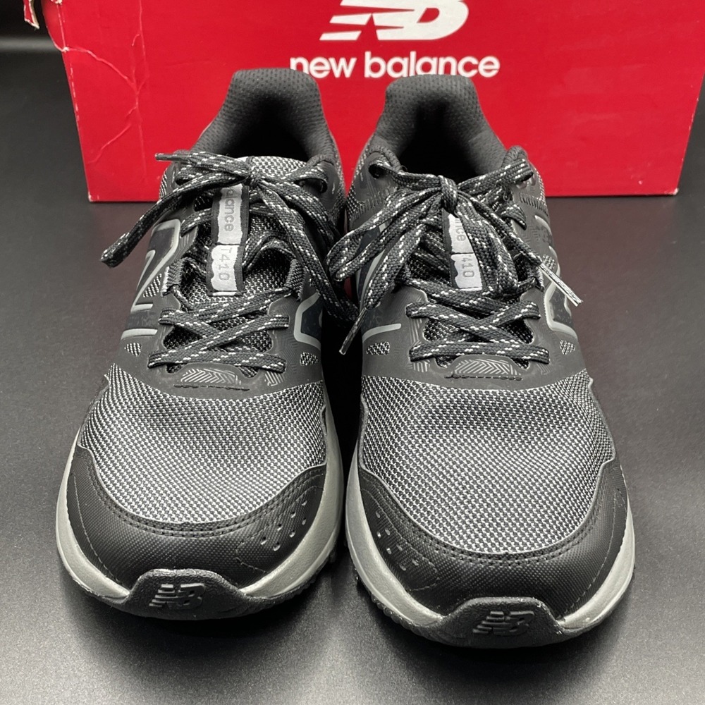New Balance 410v8 Trail Running Shoes Black Grey MT410LB8 Mens Size 9 4E WIDE - Picture 2 of 7